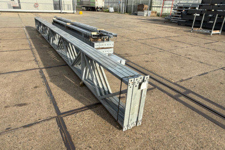 9.60 x 25.00m (240m²) platdak
